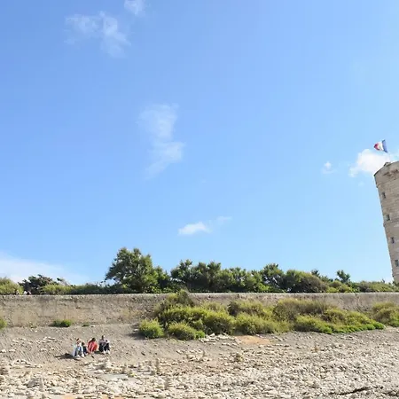 1 Bedroom In Apartment *